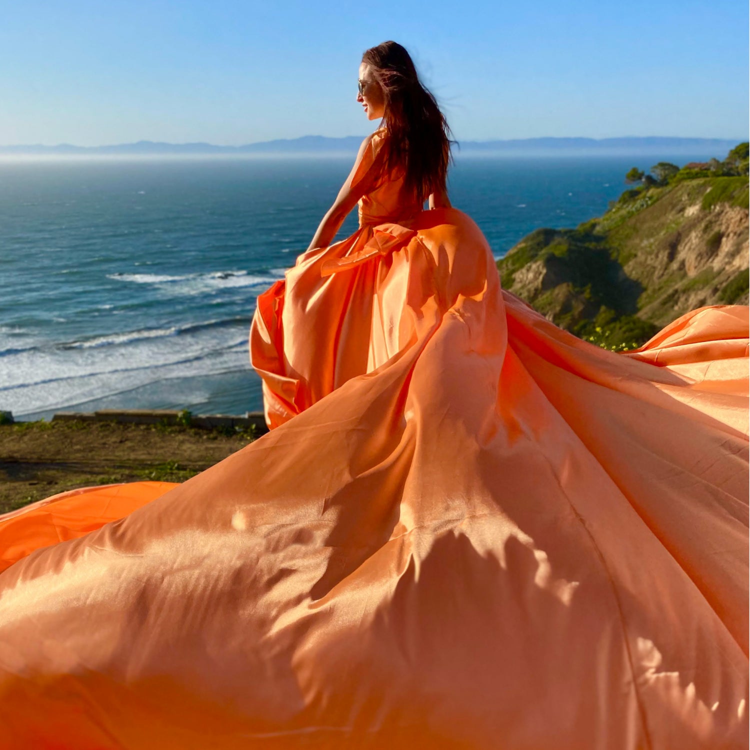 Long Train "Flying" dress, perfect for a photoshoot on the beach or at your travel location! Long Train "Flying" dress, perfect for a photoshoot on the beach or at your travel location!