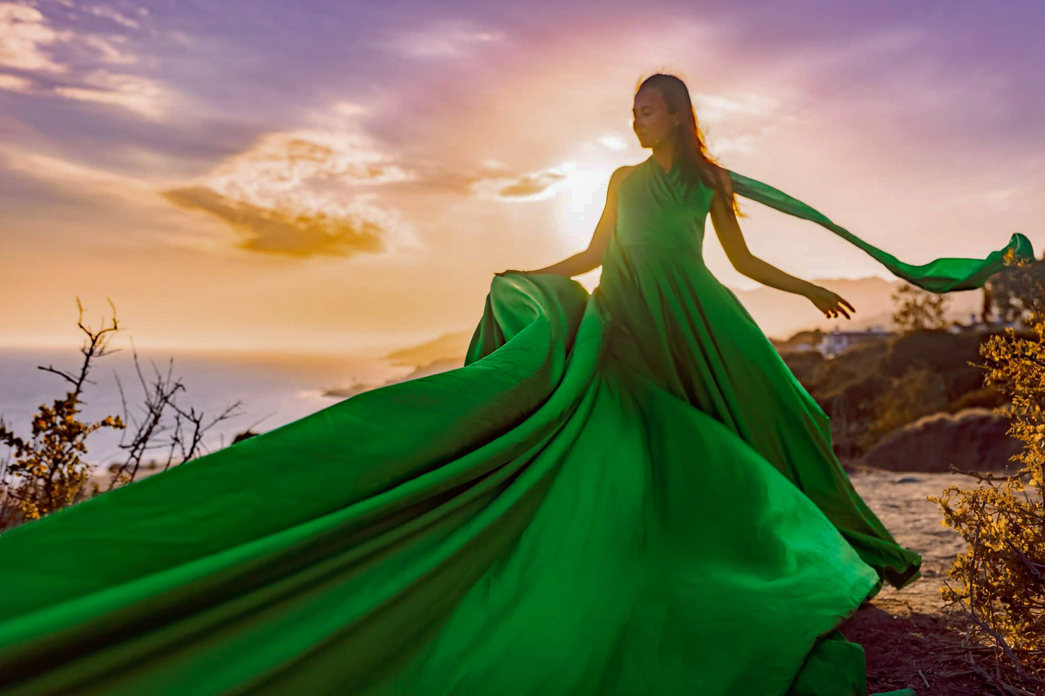 Celebrity jewel-colored dress for a photoshoot, luxury feel satin fabric Rent That Dress.US Celebrity jewel-colored dress for a photoshoot, luxury feel satin fabric Rent That Dress.US